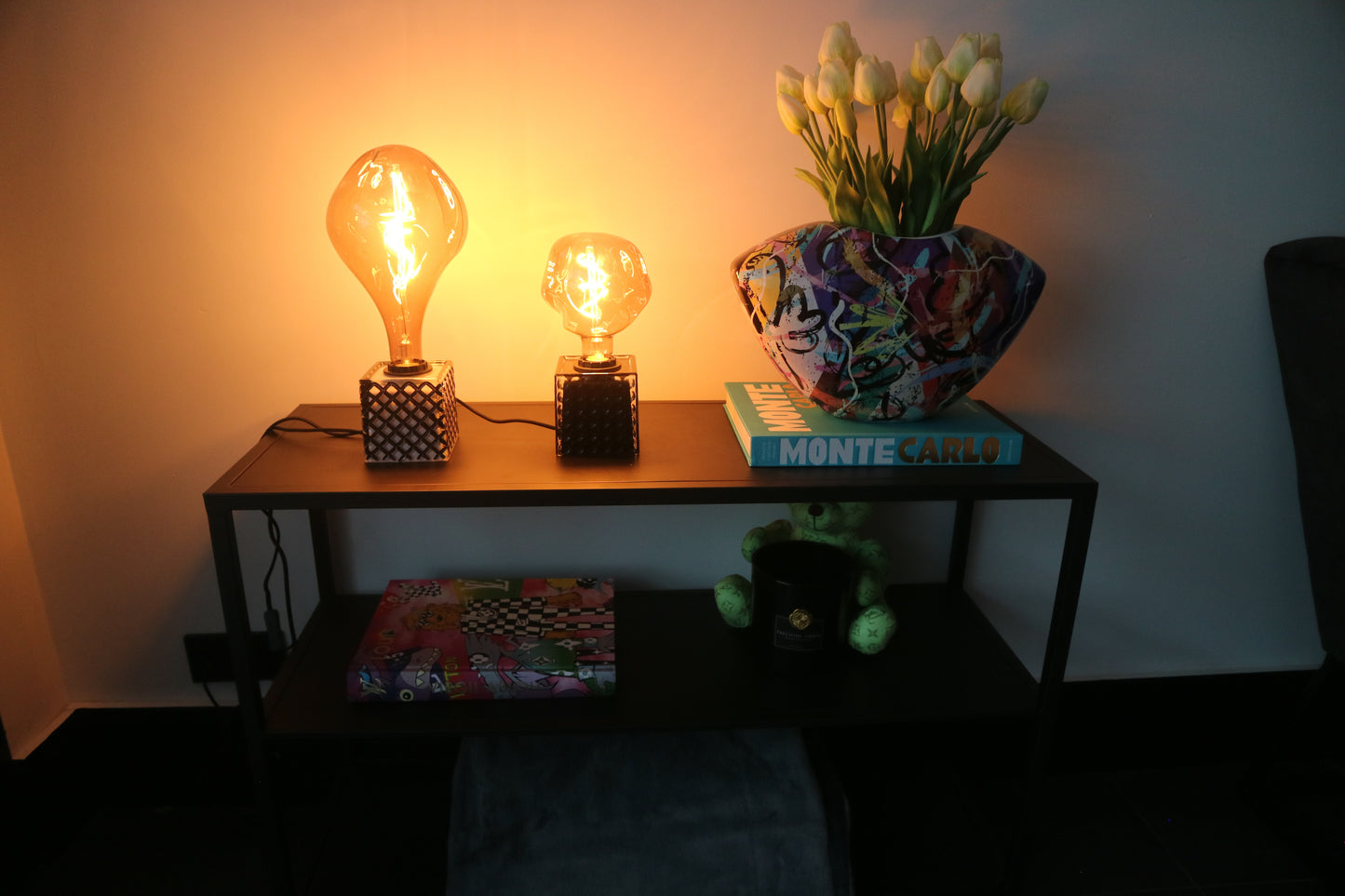Lova Lamp - Glass Black/White