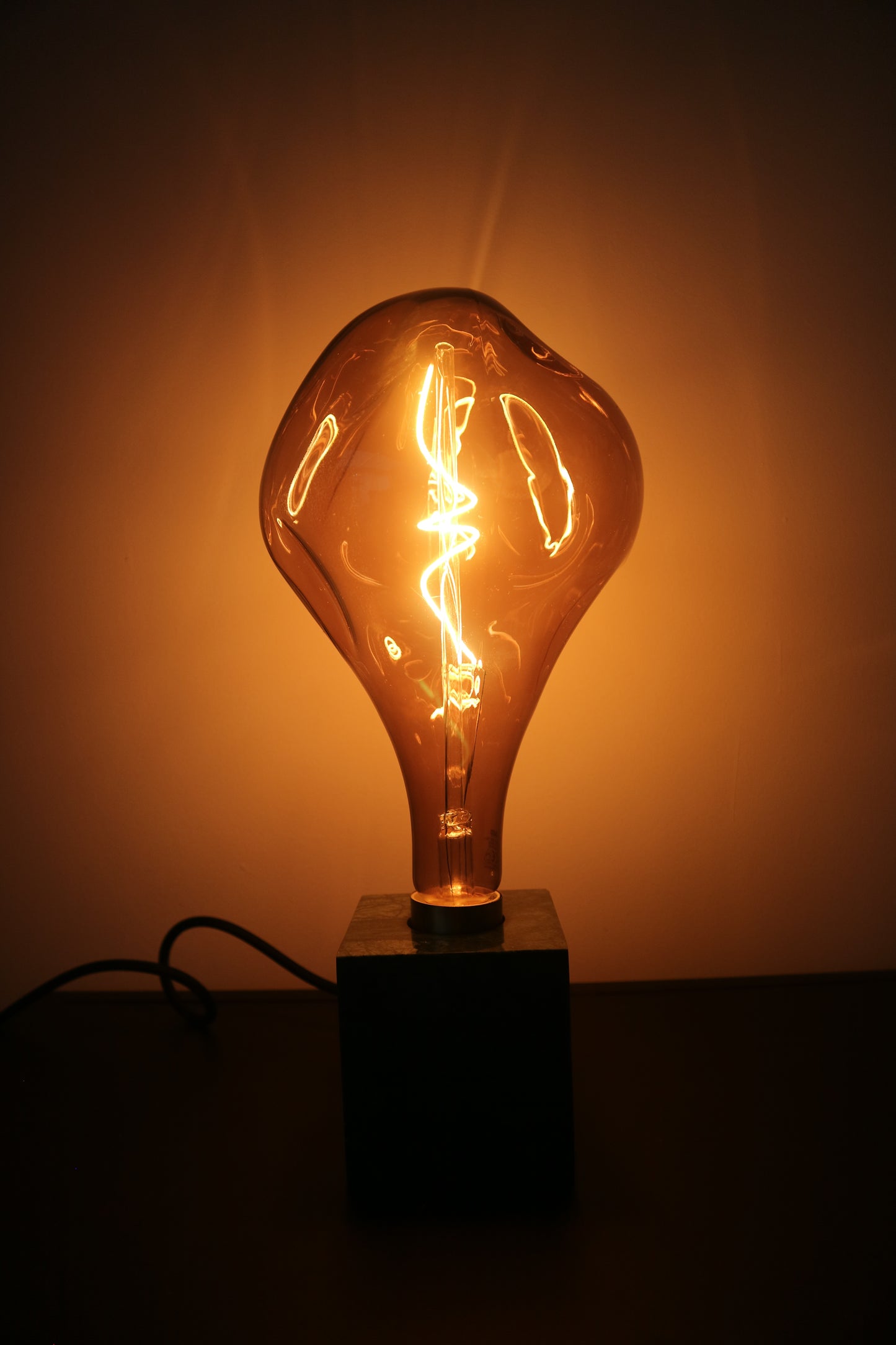 Lova Lamp - Marble Green
