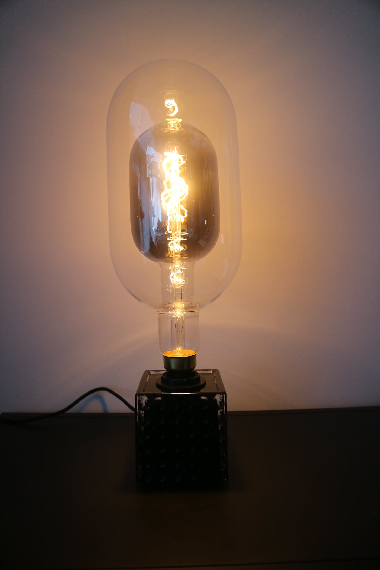 Lova Lamp - Glass Black