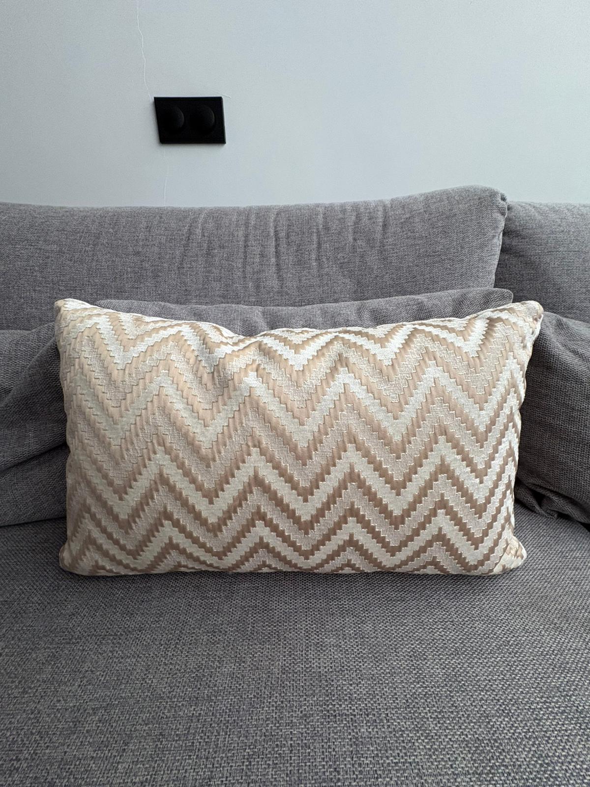 Novy Pillow - Sand/White