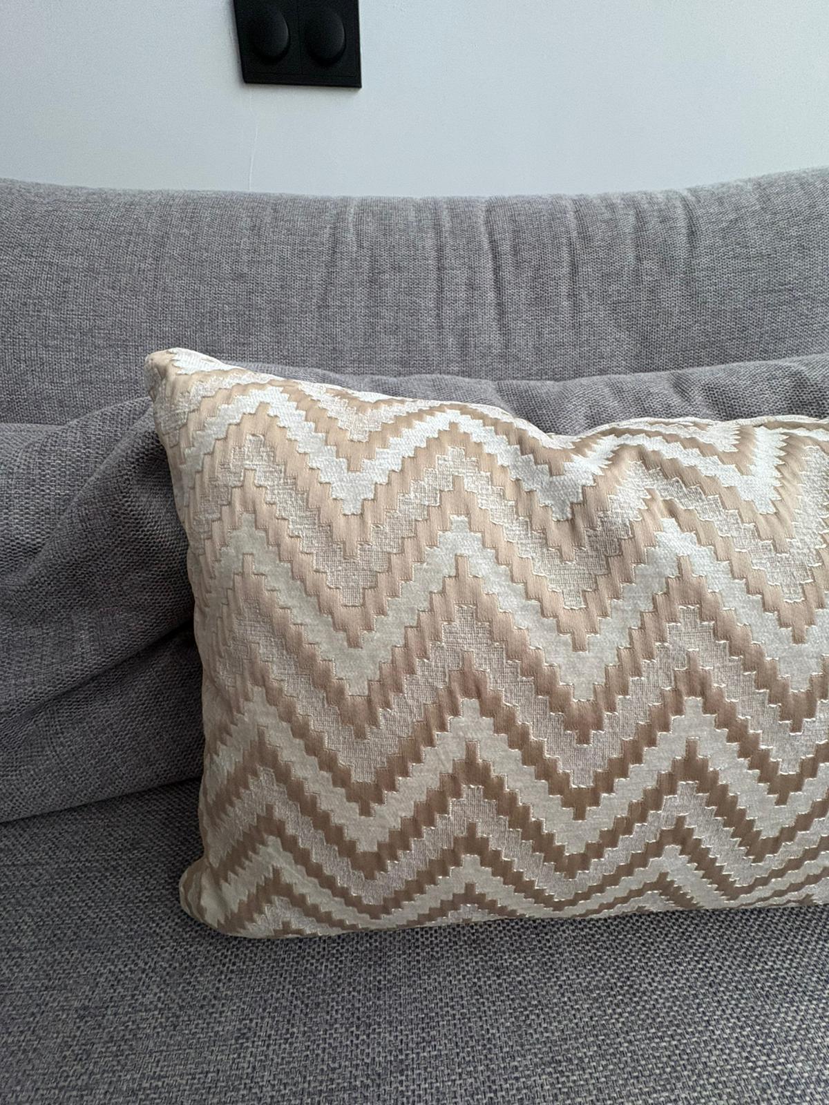 Novy Pillow - Sand/White